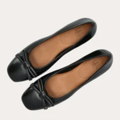 Billi Bi A8060 ballerina sko i sort skind med lille hæl