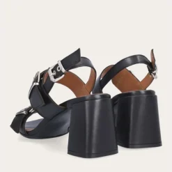 Billi Bi A8371 sandal i sort skind med hæl og spænder