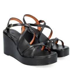 Billi Bi A4112 sandal i sort skind med kilehæl