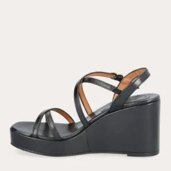 Billi Bi A4112 sandal i sort skind med kilehæl