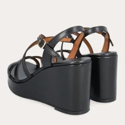 Billi Bi A4112 sandal i sort skind med kilehæl