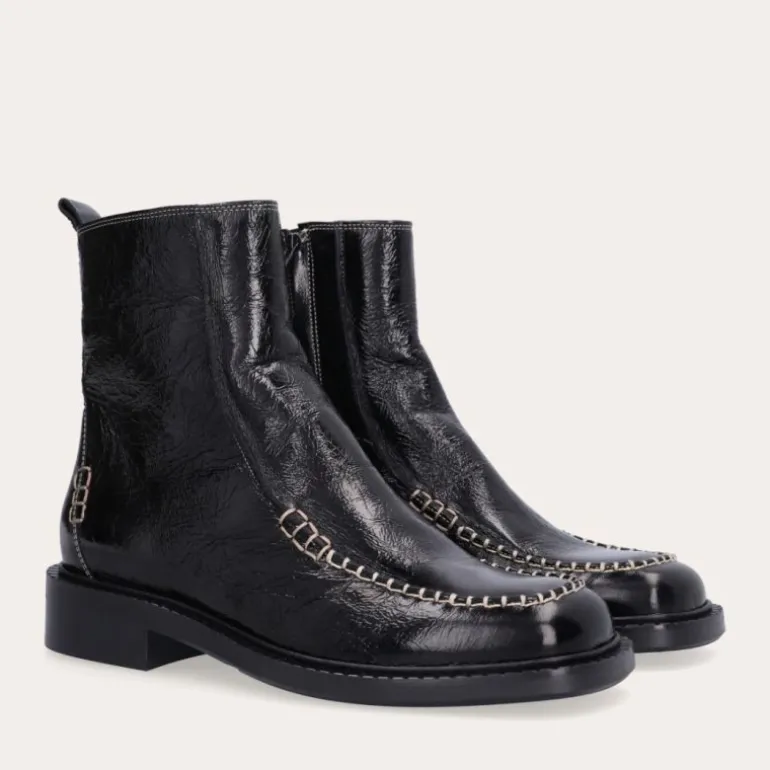 Billi Bi A9131 støvle i sort lakskind med stikninger