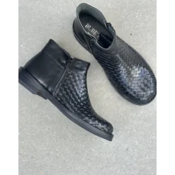 Bubetti 2609 (BRED LÆST) ankelstøvle i sort flettet skind