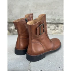 Bubetti 2047 (BRED LÆST) støvle i cognac skind med spænde