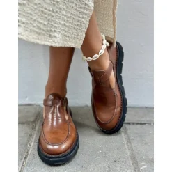 Bubetti 10111 loafer i cognac skind med rem