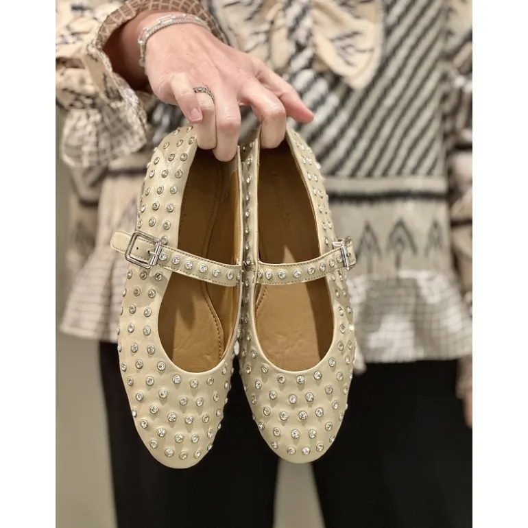 Copenhagen Shoes The Lovely Move ballerina i beige med nitter