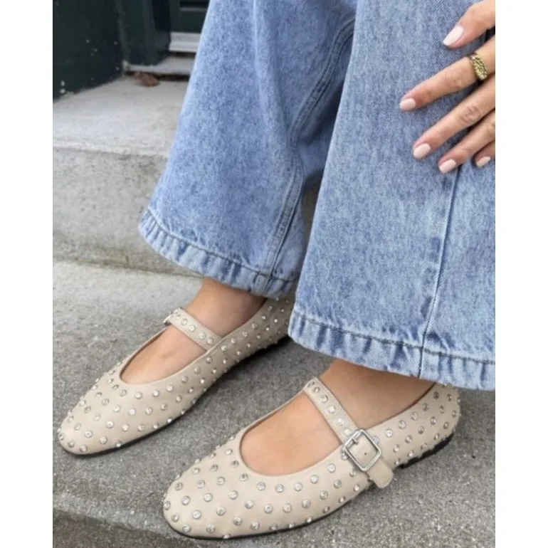 Copenhagen Shoes The Lovely Move ballerina i beige med nitter