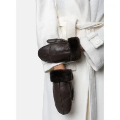 RE:DESIGND Henny skindluffer i mørkebrun