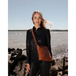 RE:DESIGNED Taske Heddi small Walnut