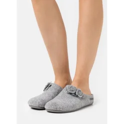Shepherd Liselotte hjemmesko i lysegrå uld med blomster