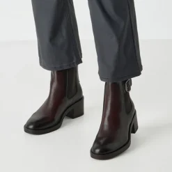 Tamaris 25307 ankelstøvle i mørkebrun skind med elastik i siderne