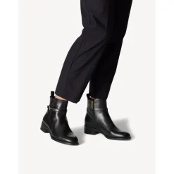 Tamaris 25321 ankelstøvle i sort skind med spænde