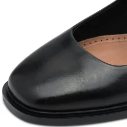 Tamaris 22131 ballerina sko med rem i sort skind