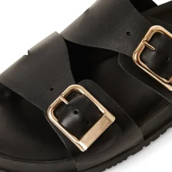 Tamaris 27500 slip in sandal i sort skind med spænder