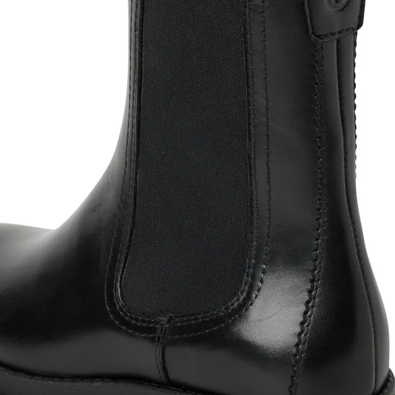 Tamaris 25992 støvle i sort skind med grove gummisåler