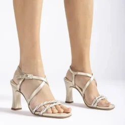 Unisa SABINO sandal med hæl i metallic guld